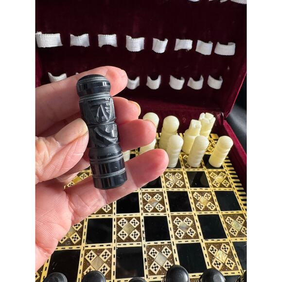 Hand Crafted Vintage Mother of Pearl Inlaid Quartz Pieces Chess Set - Picture 7 of 10